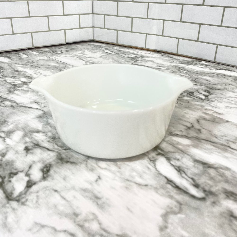 Pyrex Worn Amish Butterprint 742 1 1/2 Qt Casserole Dish